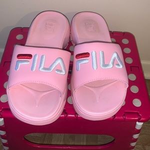 Fila slides